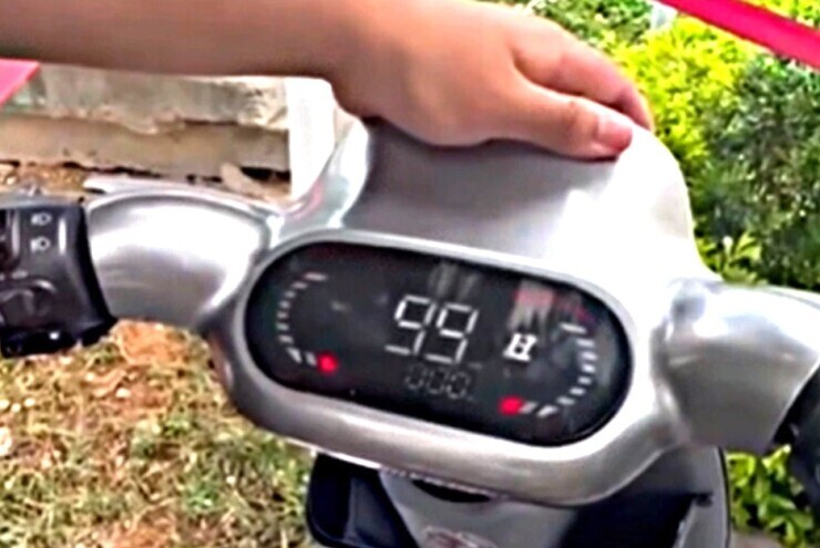 Học sinh lớp 10 'độ' IC xe đạp điện, đồng hồ hiển thị tốc độ 99 km/h