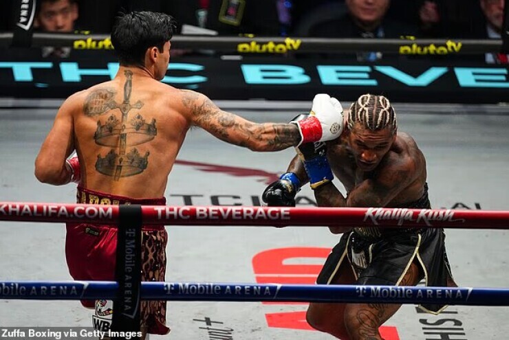 Võ sĩ ngổ ngáo đòi cướp đai boxing thế giới, "Vua Ryan" tung mưa đòn hủy diệt