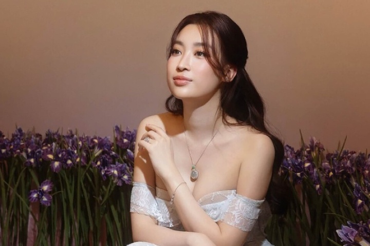 'Gái hai con' Đỗ Mỹ Linh tôn vòng một nảy nở