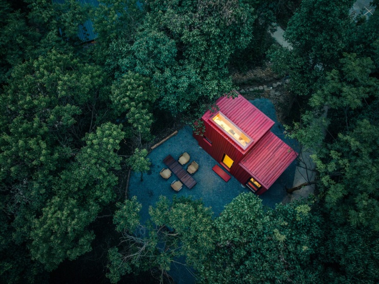 Ý tưởng thiết kế bắt nguồn từ phim Fitzcarraldo của đạo diễn người Đức Werner Herzog. Trong phim nhân vật chính tìm cách đưa một con tàu hơi nước vượt qua ngọn đồi giữa rừng Amazon.