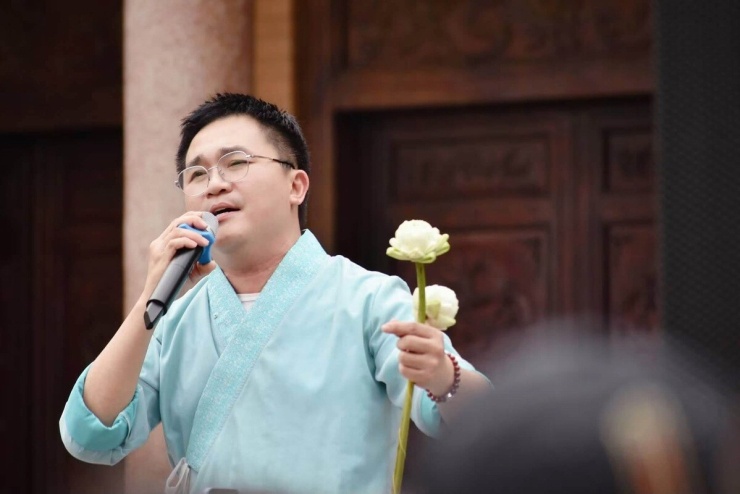 Ảnh sao 14/9: Đại Nghĩa đi hát ở chùa - 1