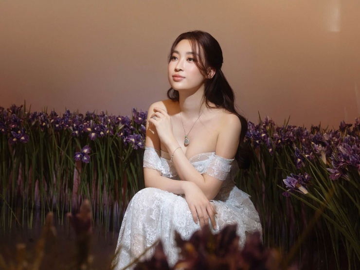 'Gái hai con' Đỗ Mỹ Linh tôn vòng một nảy nở - 1