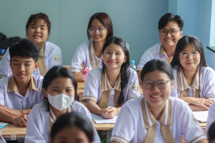 Mỗi lớp học có khoảng 35 học sinh.