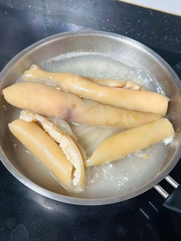 Bộ phận rẻ như cho của con heo, siêu collagen, làm món này giòn rụm, hấp dẫn, ăn hoài không ngán - 2