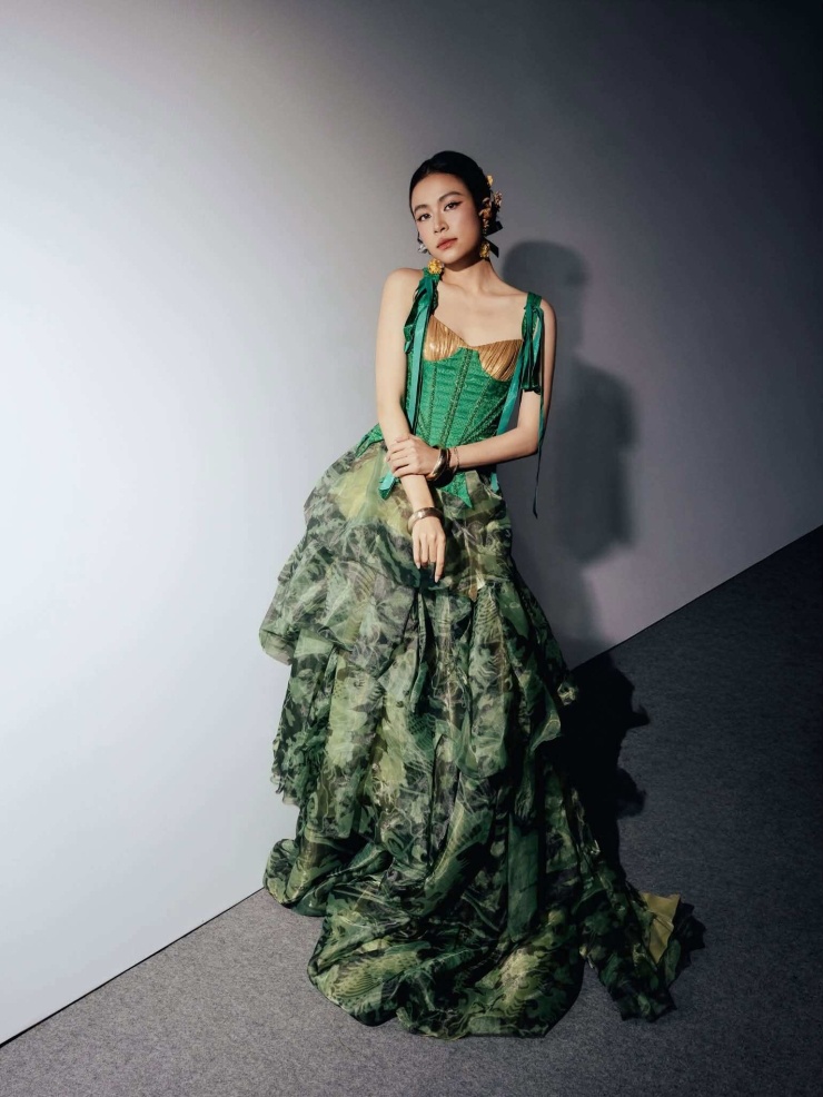Không tin nổi sắc vóc Hoàng Thuỳ Linh ở tuổi 38 - 7