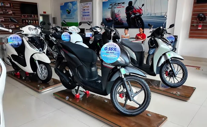 Honda Vision tăng từ 500.000 đồng đến 1,8 triệu đồng tùy phiên bản.