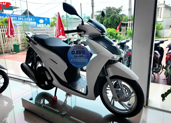 Honda SH 125i với bản phanh CBS hiện có giá khoảng 85 triệu đồng, tăng 5 triệu đồng so với tháng trước.