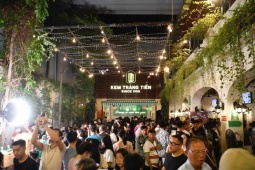 Cảnh tượng chưa từng có trước ngày kem Tràng Tiền đóng cửa