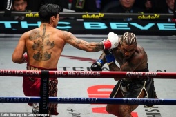 Võ sĩ ngổ ngáo đòi cướp đai boxing thế giới, "Vua Ryan" tung mưa đòn hủy diệt