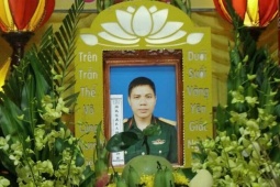 Con trai của Trung tá Trần Văn Tùng: 'Bố đâu rồi, sao đêm muộn rồi bố chưa về với con'