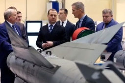 Ông Medvedev tuyên bố vũ khí Nga đã vượt qua tất cả các lệnh cấm vận