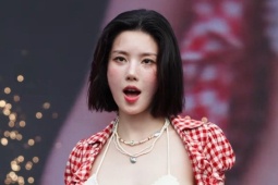 'Nữ thần gợi cảm' Kwon Eun Bi hủy sự kiện sau tai nạn xe