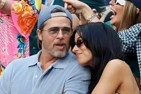Khán giả vây kín Brad Pitt và bạn gái kém 29 tuổi