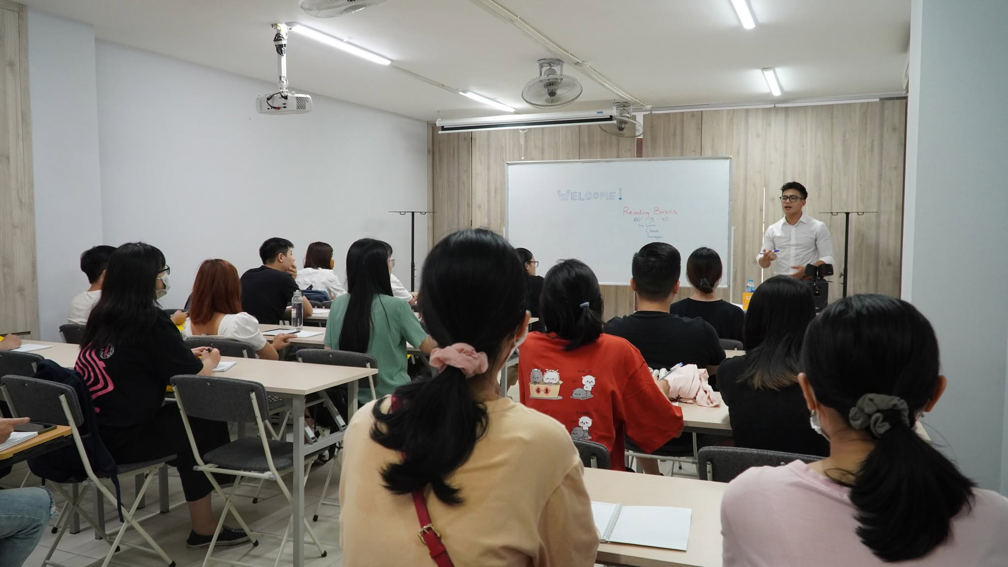Đội ngũ giáo viên sẽ đồng hành sát sao cùng học viên trong suốt quá trình học tập