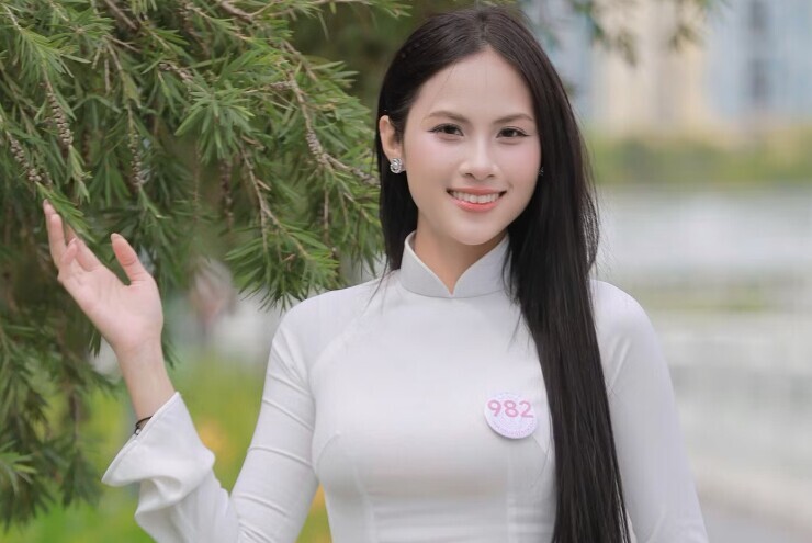 53 cô gái Hoa hậu Việt Nam khoe nét đẹp trong trẻo
