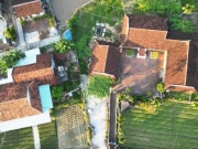 Ngôi làng này ở Bình Định cũ, nay là Gia Lai, có vô số nhà cổ hàng trăm năm tuổi, cảnh đẹp xanh mướt thế này đây