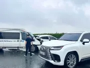 Vụ ô tô Lexus lạng lách, dừng giữa cao tốc có dấu hiệu tội phạm