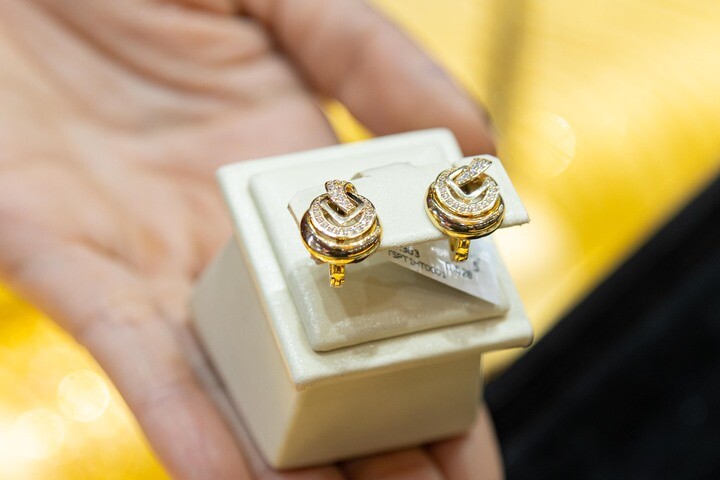 Giá vàng hôm nay tiếp tục lao dốc. (Ảnh: Minh Đức).