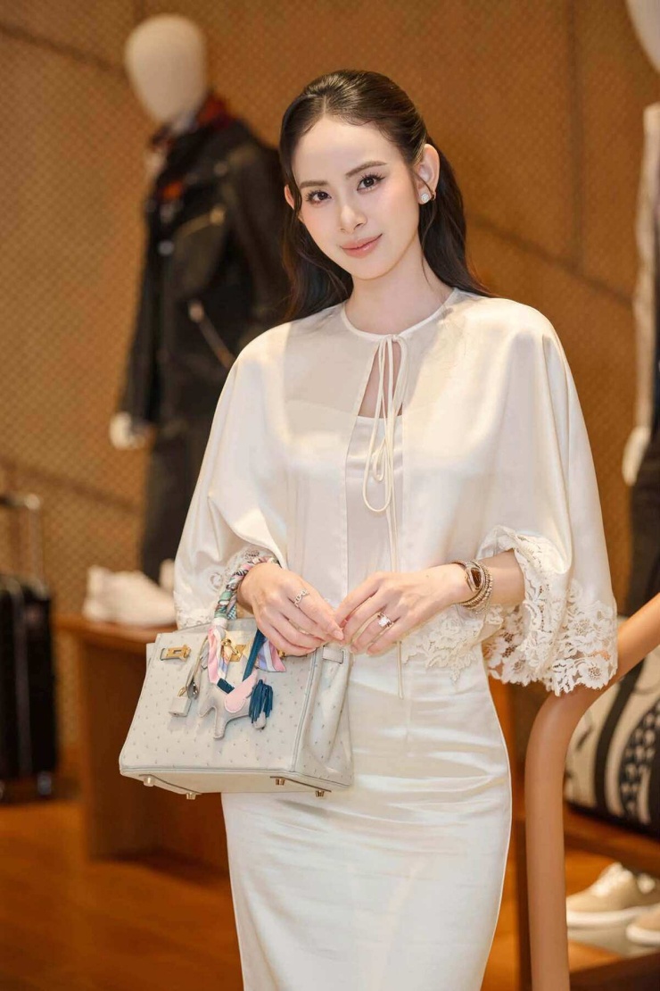 Dâu hào môn Hương Liên dùng loạt túi Hermes hơn 3 tỷ đồng - 1