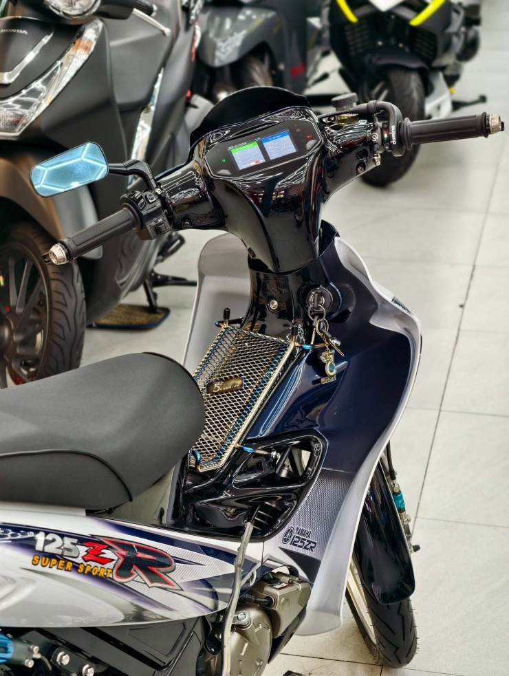 "Siêu cá mập" Yamaha 125ZR Movistar biển ngũ quý 9 được chào bán gần 1 tỷ đồng - 4
