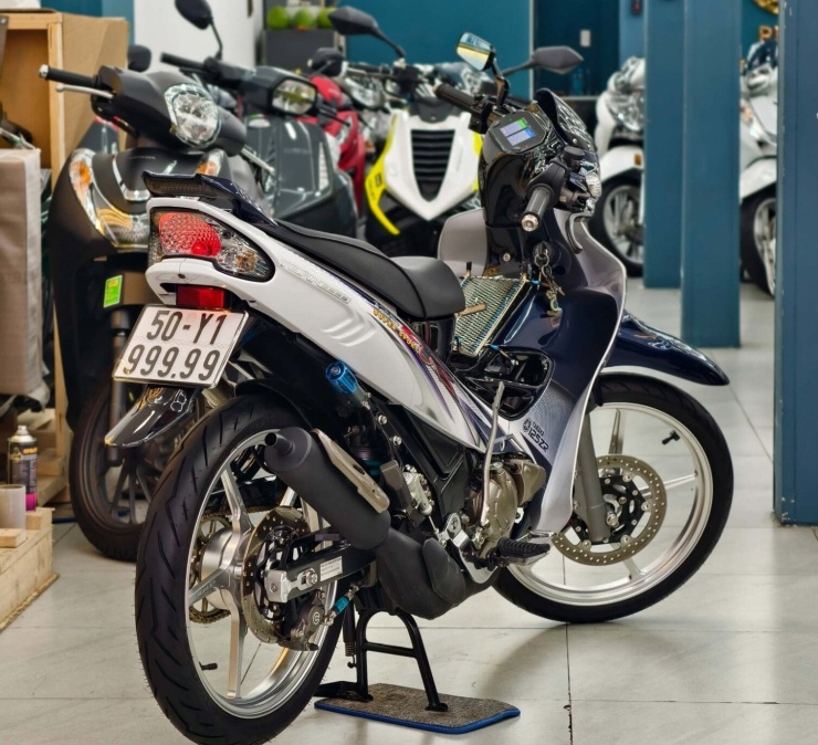 "Siêu cá mập" Yamaha 125ZR Movistar biển ngũ quý 9 được chào bán gần 1 tỷ đồng - 13