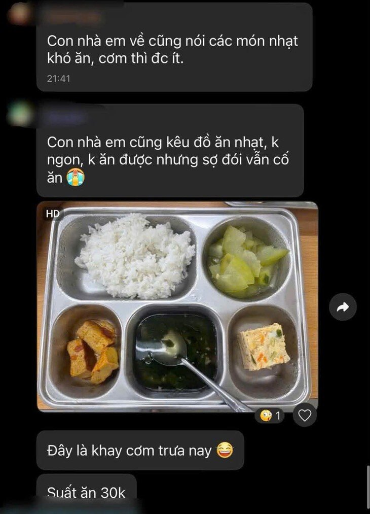 Hình ảnh suất ăn bán trú 30.000 đồng được chia sẻ trên mạng xã hội, thu hút sự quan tâm của phụ huynh. Ảnh chụp màn hình.
