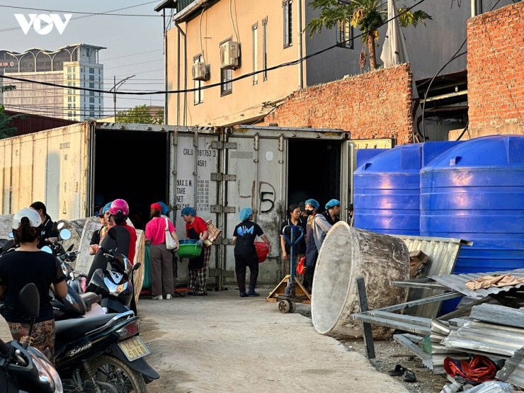 Cơ sở này cũng chưa có giấy chứng nhận đủ điều kiện an toàn thực phẩm nhưng vẫn hoạt động