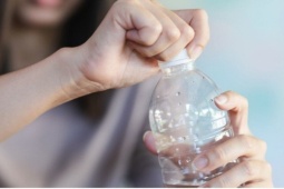 Mở nắp rồi, nước đóng chai có thể để được bao lâu?