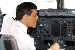 Lý do Vua Thái Lan lái chuyên cơ tới thăm Việt Nam gây sốt
