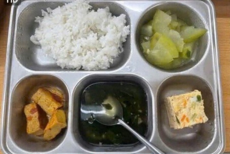 Trường tiểu học ở Nghệ An lên tiếng về suất ăn bán trú 30.000 đồng gây xôn xao