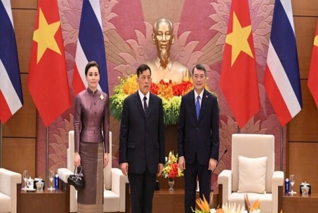 Thủ tướng Lê Minh Hưng hội kiến Nhà vua và Hoàng hậu Thái Lan