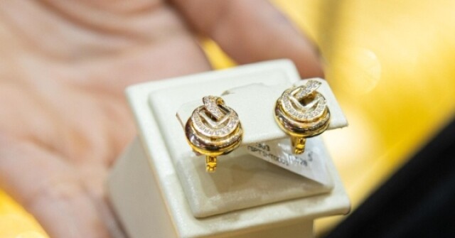 Giá vàng hôm nay 15/9: Tiếp tục lao dốc