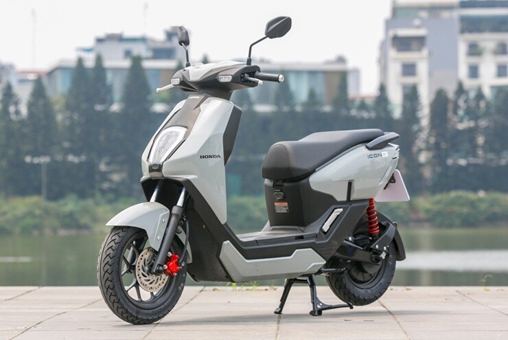 Bất chấp tháng "ngâu", doanh số xe máy Honda vẫn tăng trưởng - 1
