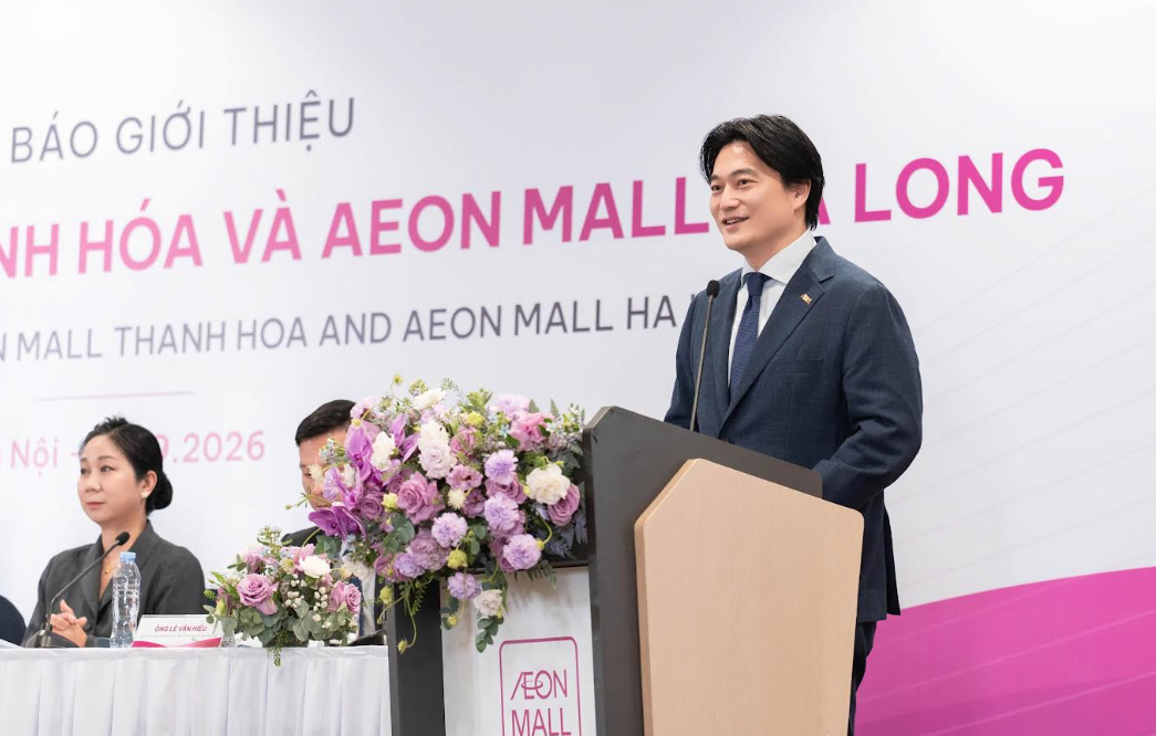 Ông Tezuka Daisuke, Thành viên Ban Điều hành Tập đoàn AEON, Trưởng Đại diện Tập đoàn AEON tại Việt Nam kiêm Tổng Giám đốc AEON Việt Nam phát biểu tại Họp báo khai trương AEON MALL Thanh Hóa & AEON MALL Hạ Long