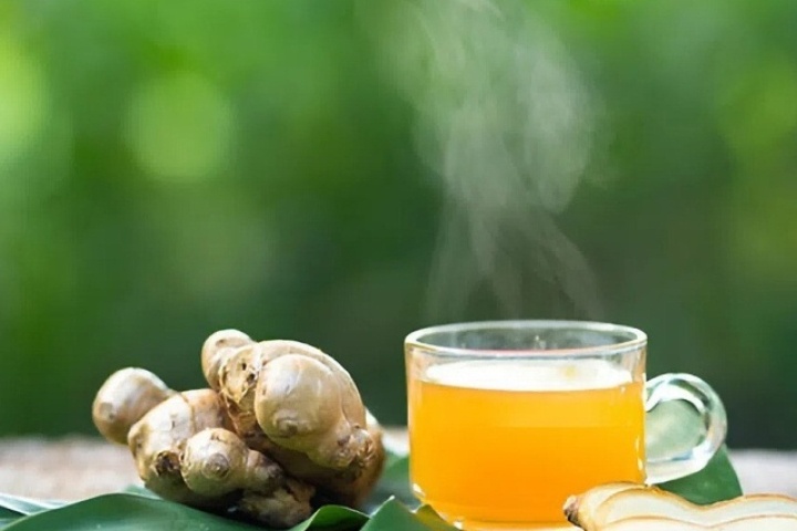 Vì sao uống trà gừng sau bữa tối bảo vệ thận