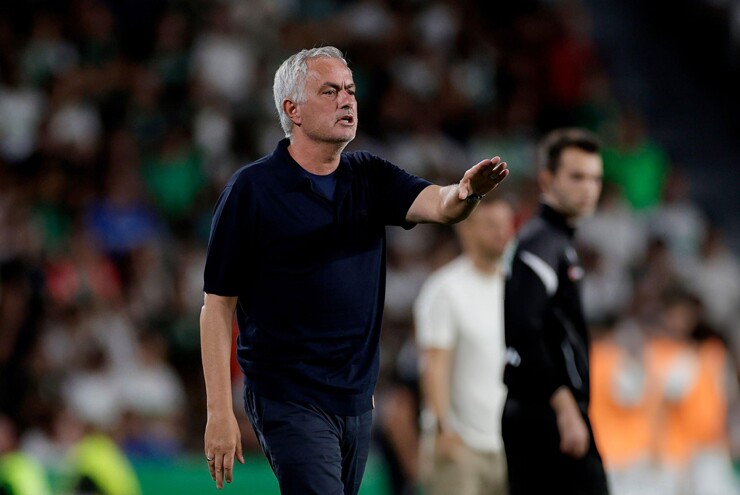 Real Madrid thắng hú vía, Mourinho “mất kiểm soát” trước đại chiến