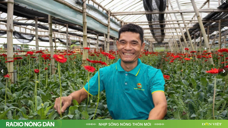 Ông Bùi Văn Khá, nông dân tỷ phú trồng hoa tại xã Đan Phượng, TP Hà Nội (trước đây thuộc địa phận xã Đồng Tháp, huyện Đan Phượng, TP Hà Nội), một trong 96 gương mặt được bình chọn là “Nông dân Việt Nam xuất sắc 40 năm Đổi mới” - năm 2026. Ảnh: Kiều Tâm.