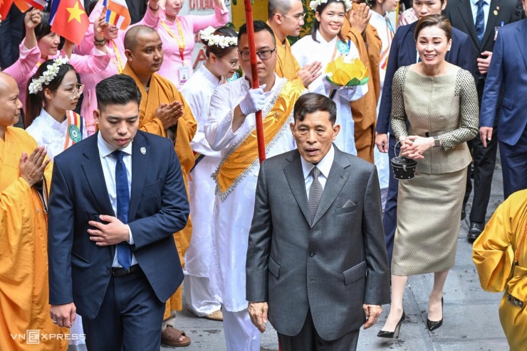 Vua và Hoàng hậu Thái Lan lễ Phật tại chùa Quán Sứ - 2