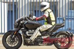 Triumph Rocket 3 chuẩn bị tái xuất: Đại tu công nghệ, radar cảnh báo điểm mù