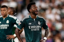Vinicius sa sút đáng báo động ở Real, Mourinho có dám "xuống tay"?