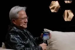 CEO Nvidia bật loa ngoài cho hàng trăm người nghe cuộc gọi của Tổng thống Trump