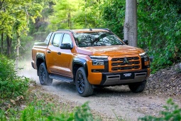 Tháng Ngâu ngược dòng: Mitsubishi Triton “hạ đo ván” Ford Ranger