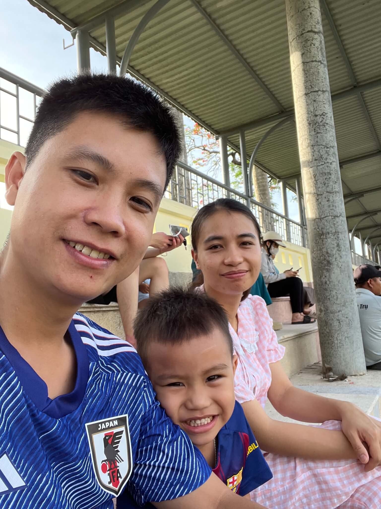 Anh Đức về quê nhưng không rời phố để được ở gần gia đình, tận hưởng không khí trong lành mà vẫn duy trì được công việc