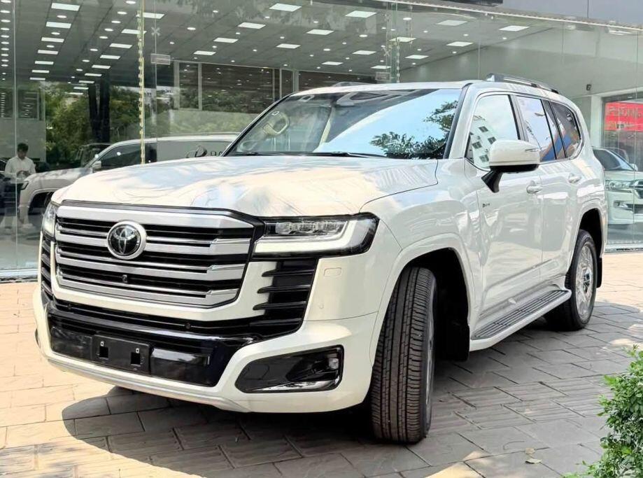 Toyota Việt Nam chính thức giới thiệu Land Cruiser 300 HEV.