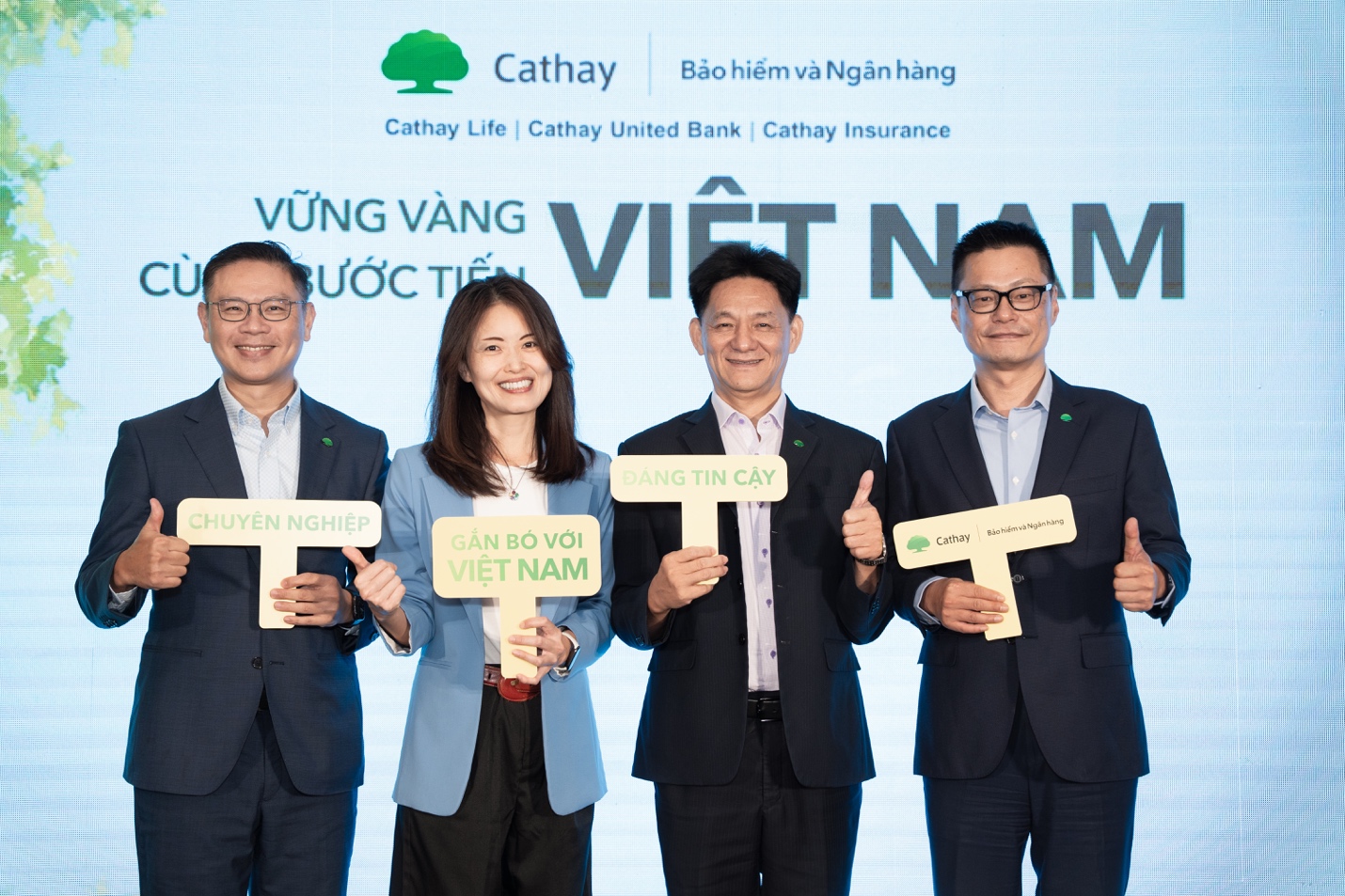 Đại diện Tập đoàn Tài chính Cathay trong buổi ra mắt thước phim thương hiệu đầu tiên được thực hiện dành riêng cho Việt Nam.