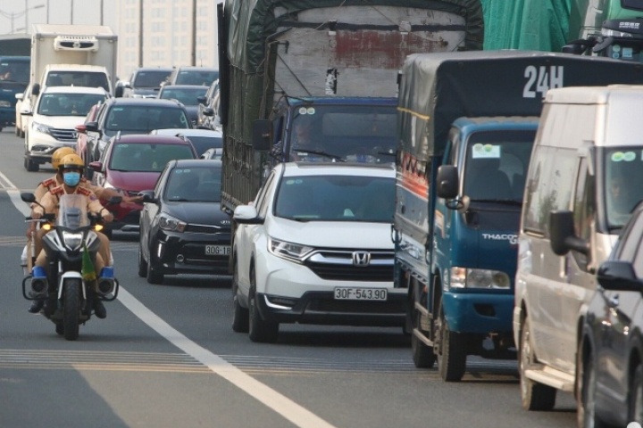 Đề xuất được chạy cả 3 làn trên đường Vành đai 3, tài xế Hà Nội vừa mừng vừa lo