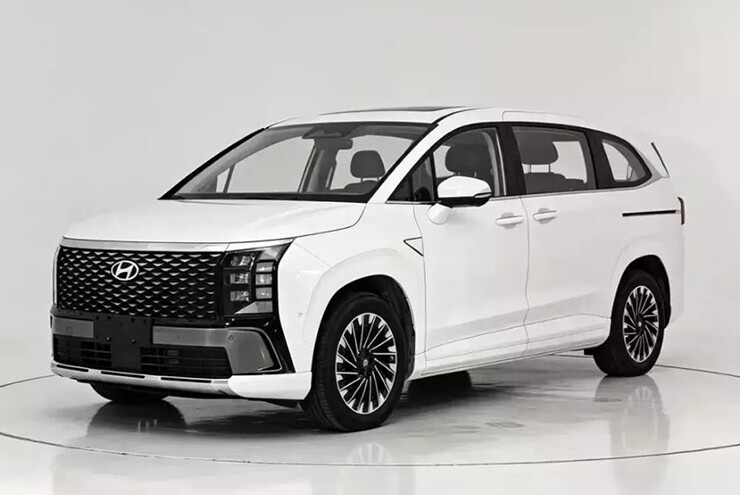 Xe MPV Hyundai Custin bản nâng cấp lộ diện