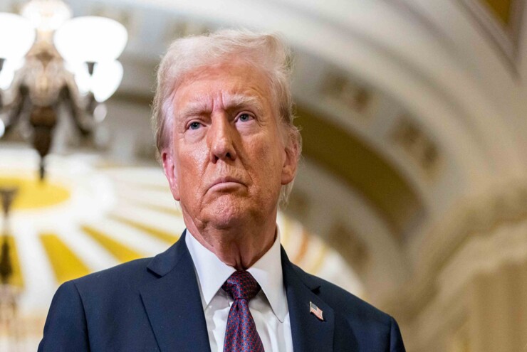 Tổng thống Trump bất ngờ gọi điện cho CEO Nvidia giữa sân khấu để nói một điều