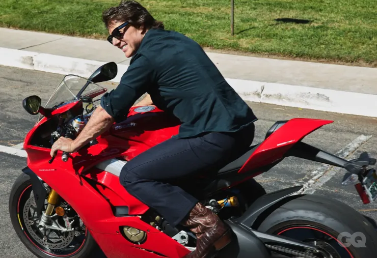 Tom Cruise cho biết anh luôn thích phiêu lưu, khám phá cuộc sống. Ảnh: GQ