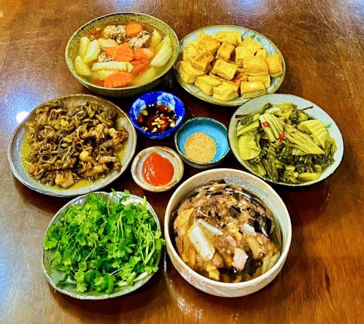 Gợi ý 10 mâm cơm gia đình mùa mưa bắt mắt vừa bổ dưỡng vừa dễ làm - 9